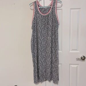 SUPER COMFY 3X NIGHTGOWN/ Longer. It has POCKETS!! You’ll LOVE IT!🌺🐝